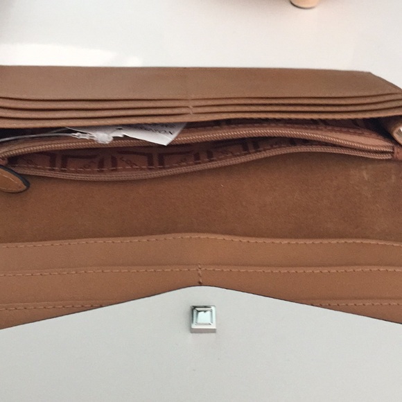 NWT Wallet excellent quality leather - Picture 8 of 8